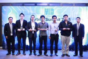 ตัวแทนผู้บริหารที่ขึ้นรับรางวัล MID Partner of the Year Award