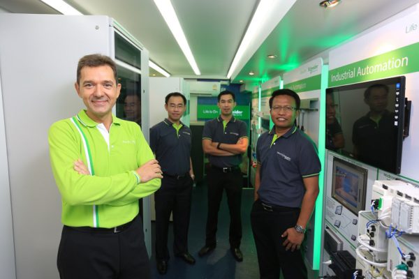 schneider-electric-smart-solution-delivery-car-3