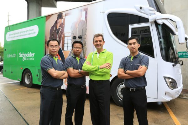 schneider-electric-smart-solution-delivery-car-4