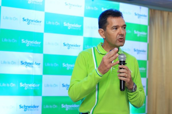 schneider-electric-smart-solution-delivery-car-5