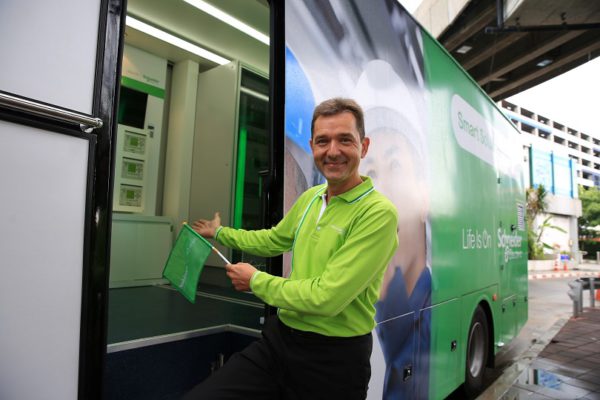 schneider-electric-smart-solution-delivery-car