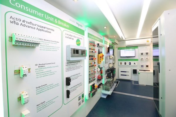 schneider-electric-smart-solution-delivery-car-7